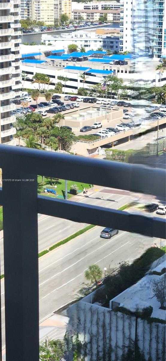 Imagen de Pequeño Objeto
