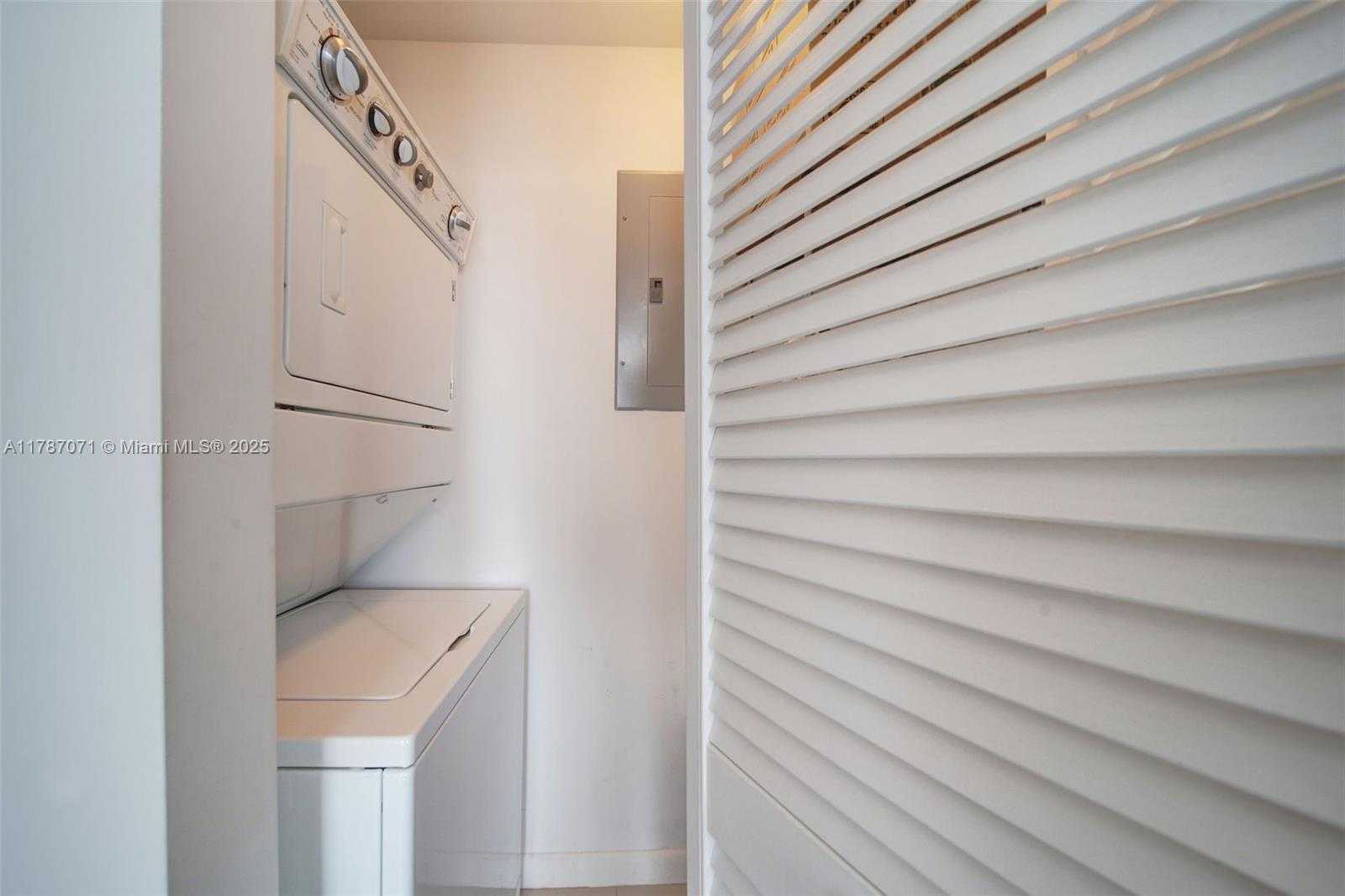 Small Image of 244 BISCAYNE BLVD #3007, Miami Number 15