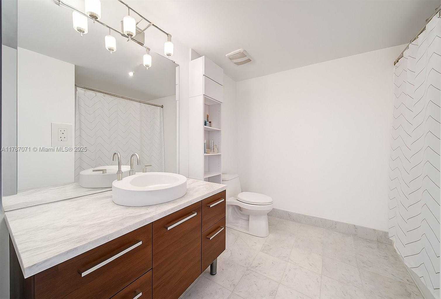 Small Image of 244 BISCAYNE BLVD #3007, Miami Number 16