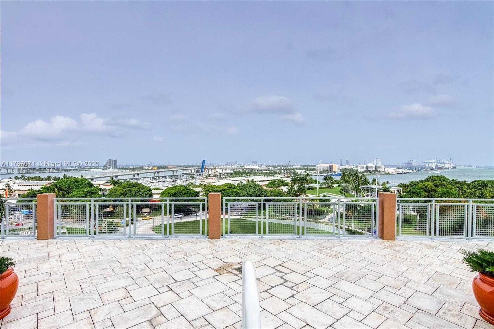 Small Image of 244 BISCAYNE BLVD #3007, Miami Number 24