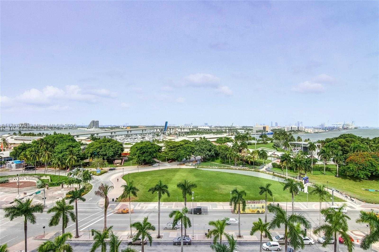 Small Image of 244 BISCAYNE BLVD #3007, Miami Number 25