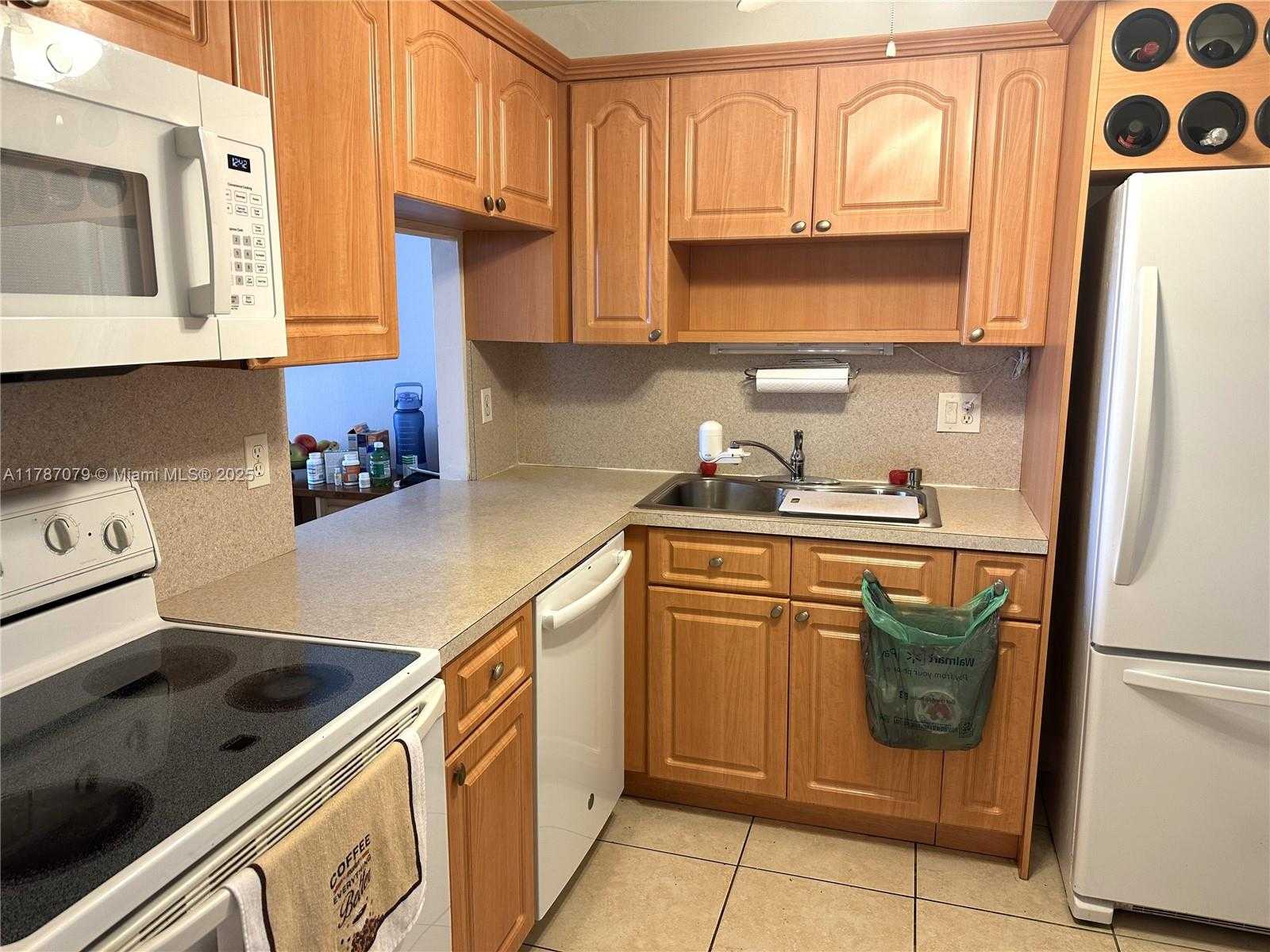 Small Image of 1801 #837, Hallandale Beach Number 3