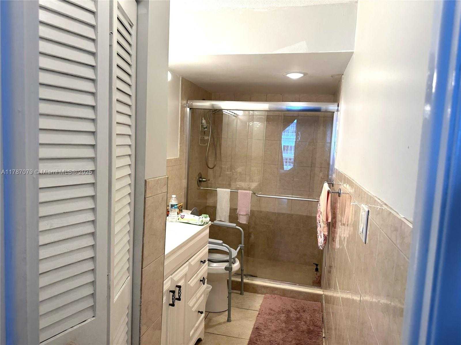 Small Image of 1801 #837, Hallandale Beach Number 6