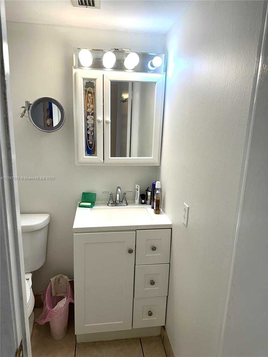 Small Image of 1801 #837, Hallandale Beach Number 8