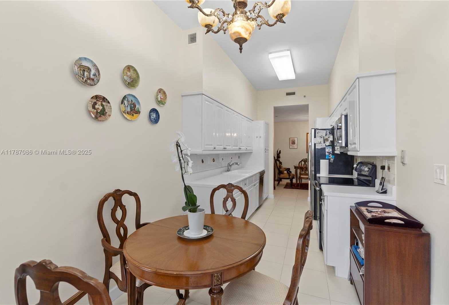 Small Image of 3600 YACHT CLUB DR #2001, Aventura Number 12