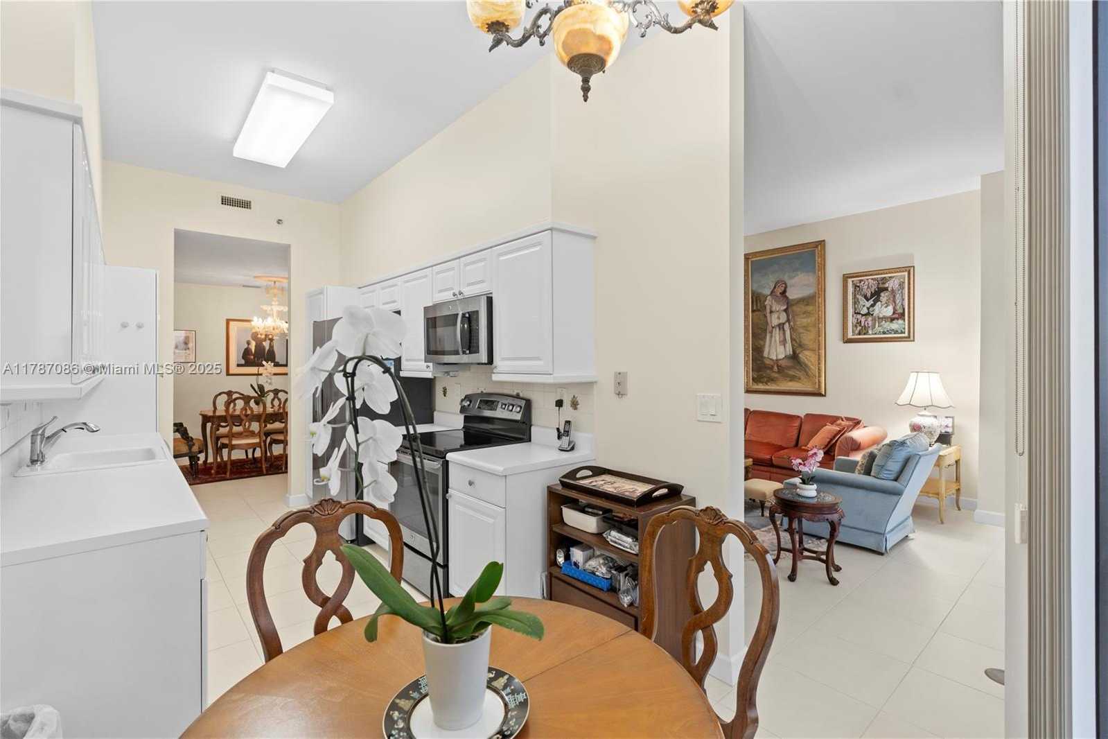 Small Image of 3600 YACHT CLUB DR #2001, Aventura Number 14