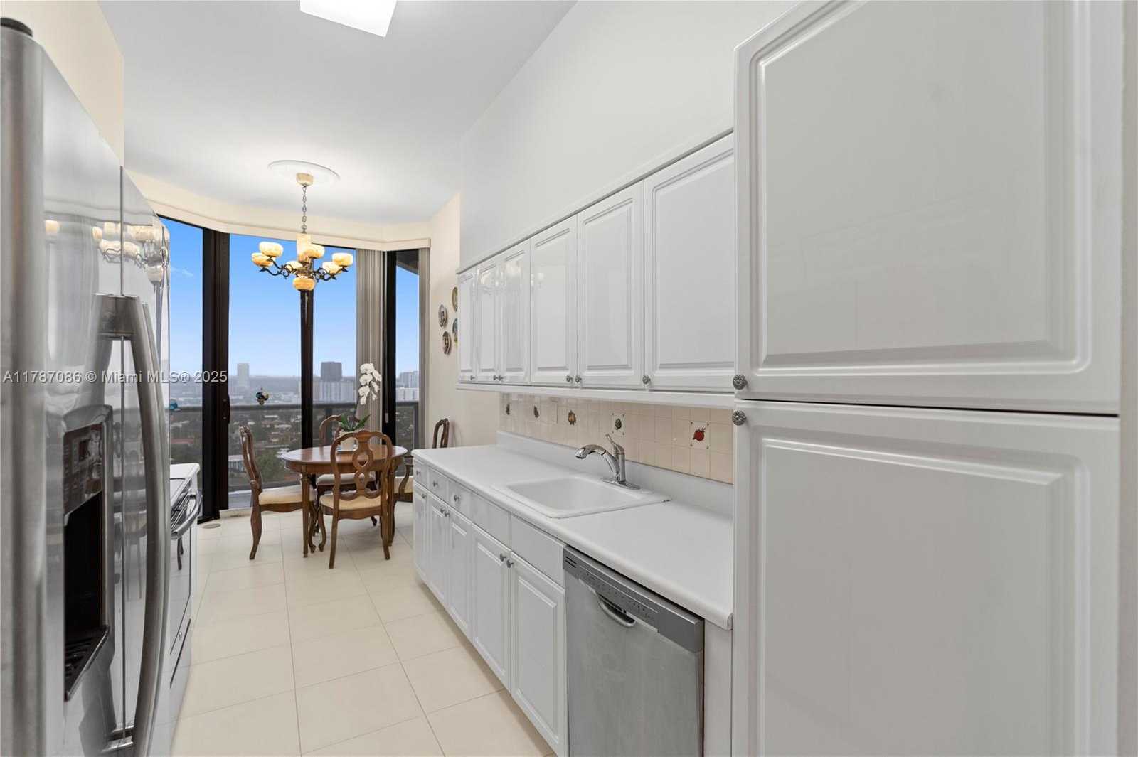 Small Image of 3600 YACHT CLUB DR #2001, Aventura Number 15