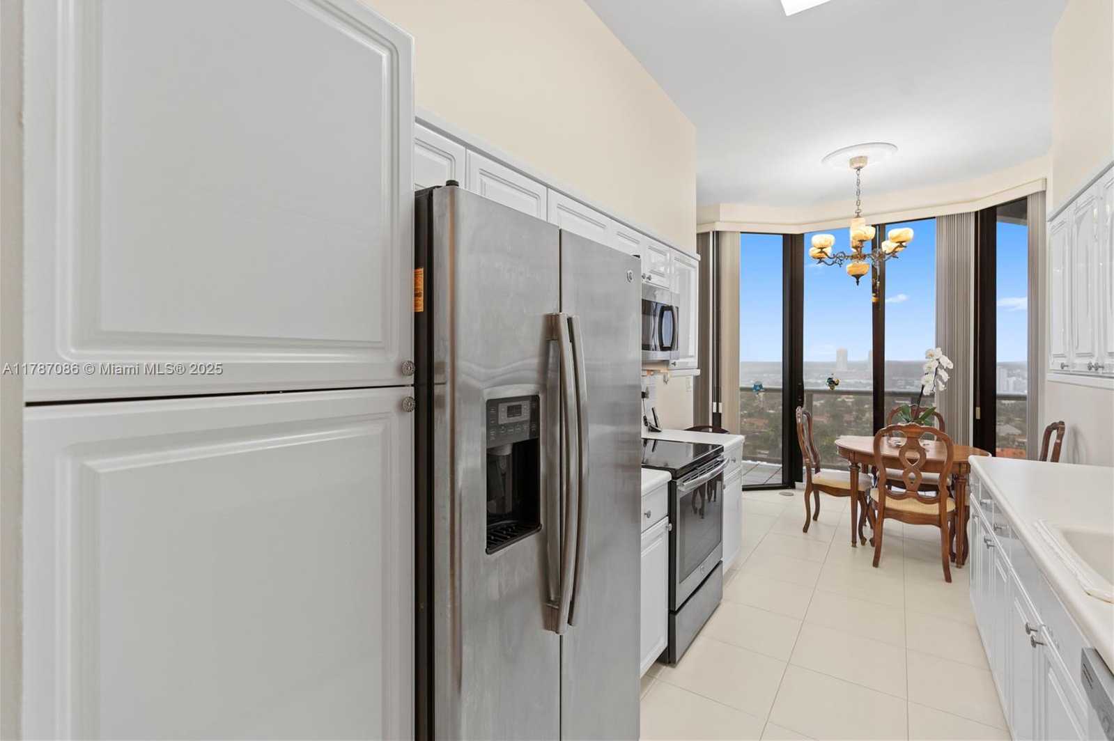 Small Image of 3600 YACHT CLUB DR #2001, Aventura Number 16