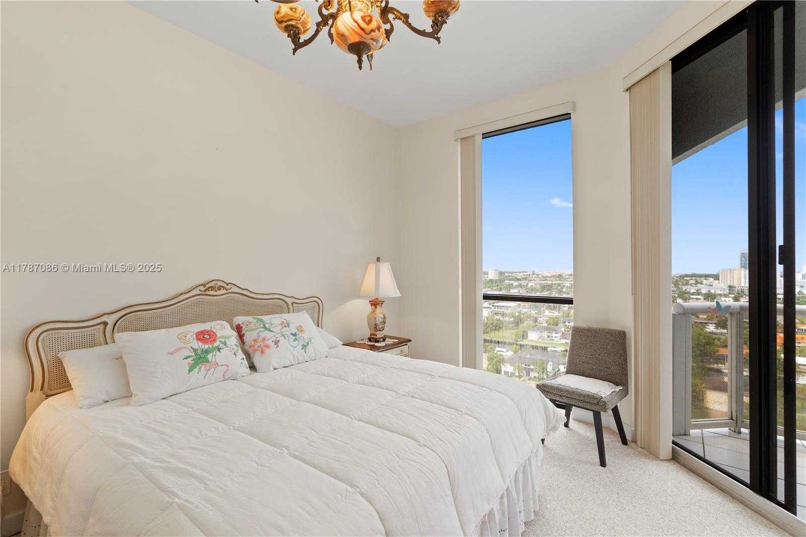 Small Image of 3600 YACHT CLUB DR #2001, Aventura Number 22