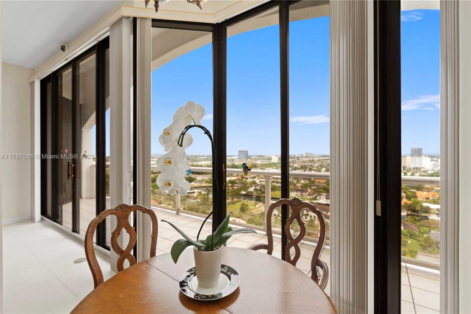 Small Image of 3600 YACHT CLUB DR #2001, Aventura Number 27