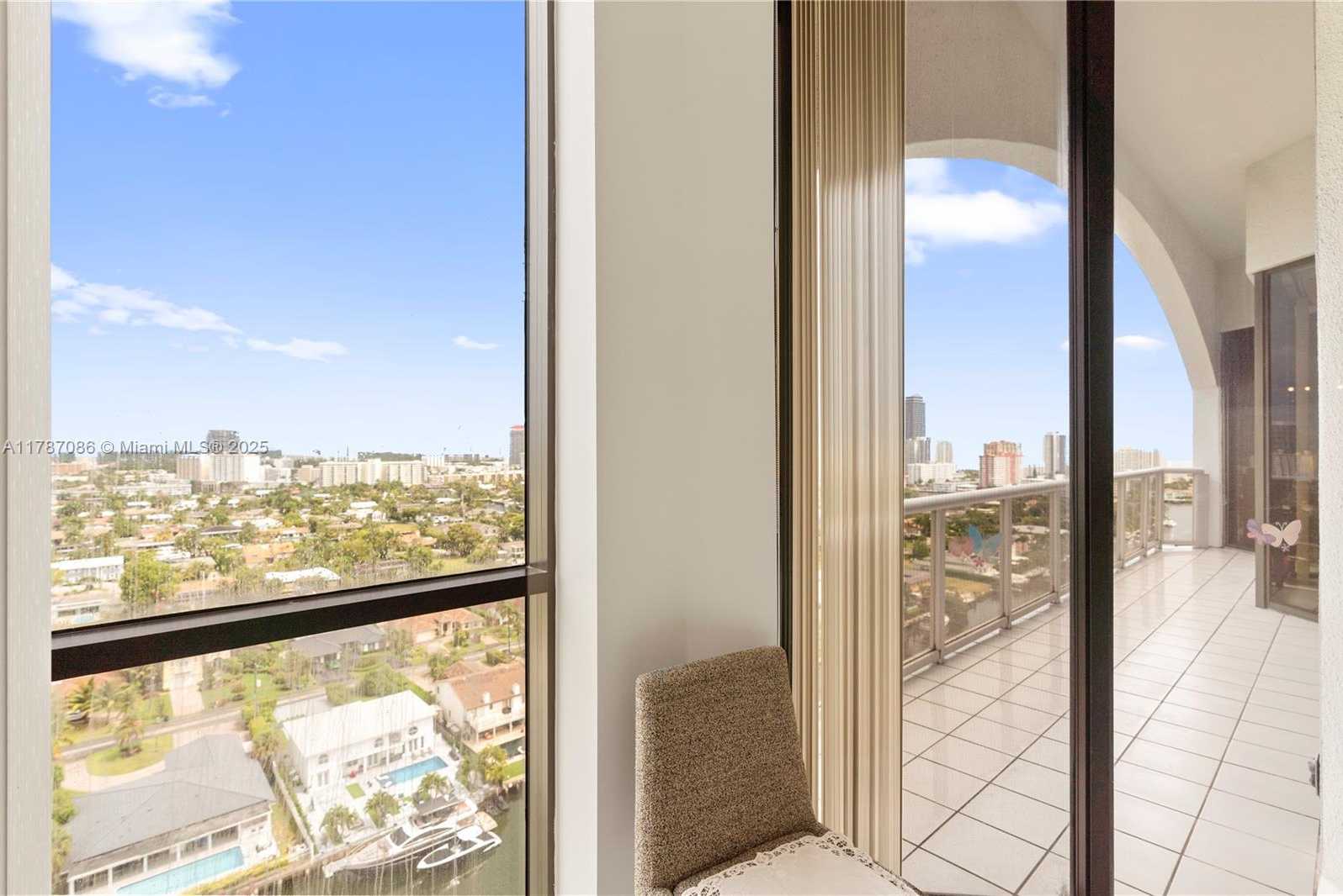 Small Image of 3600 YACHT CLUB DR #2001, Aventura Number 31