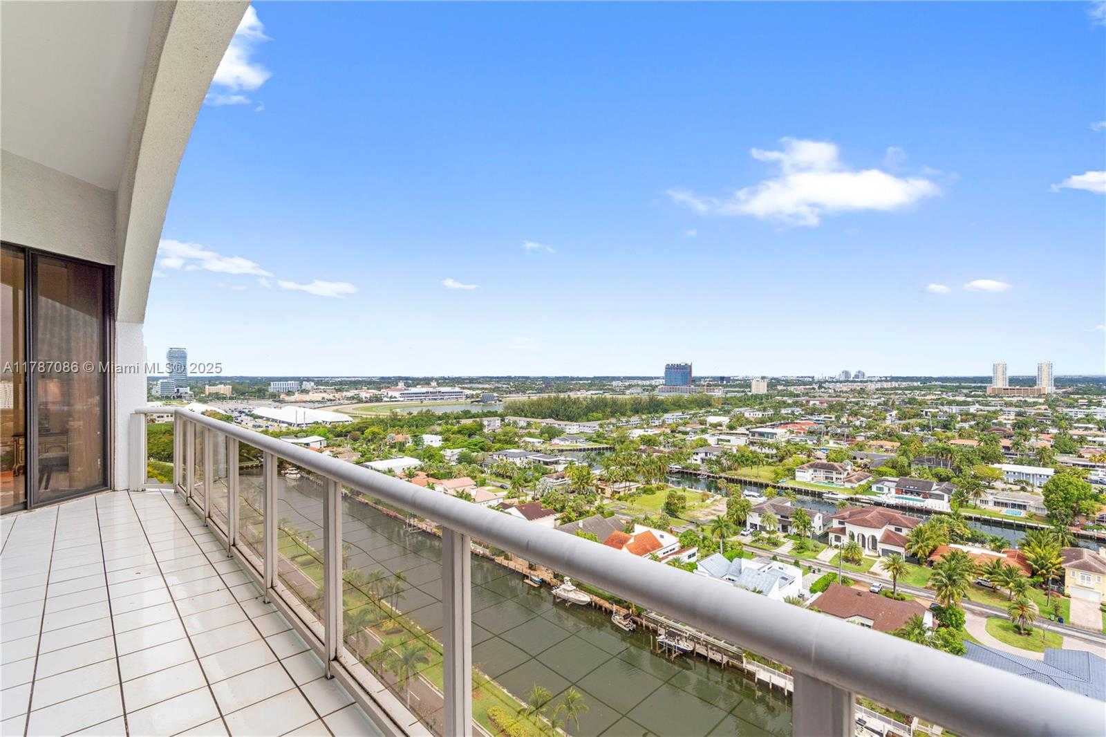 Small Image of 3600 YACHT CLUB DR #2001, Aventura Number 32