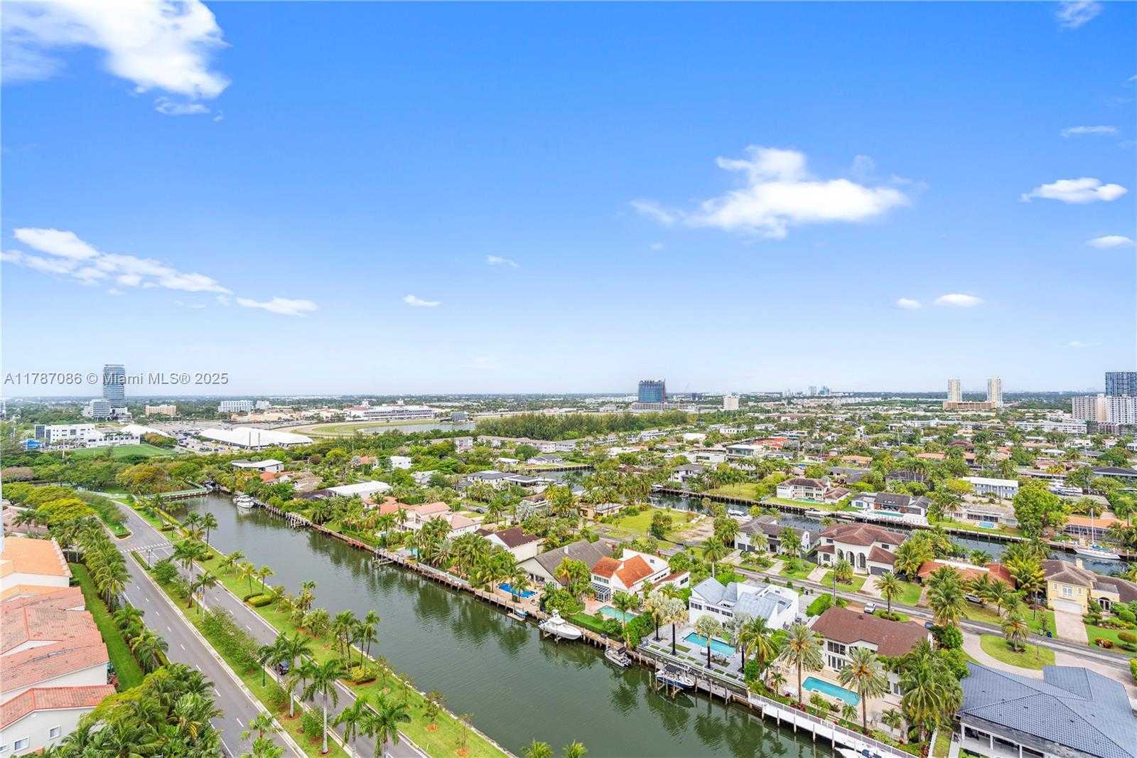 Small Image of 3600 YACHT CLUB DR #2001, Aventura Number 34