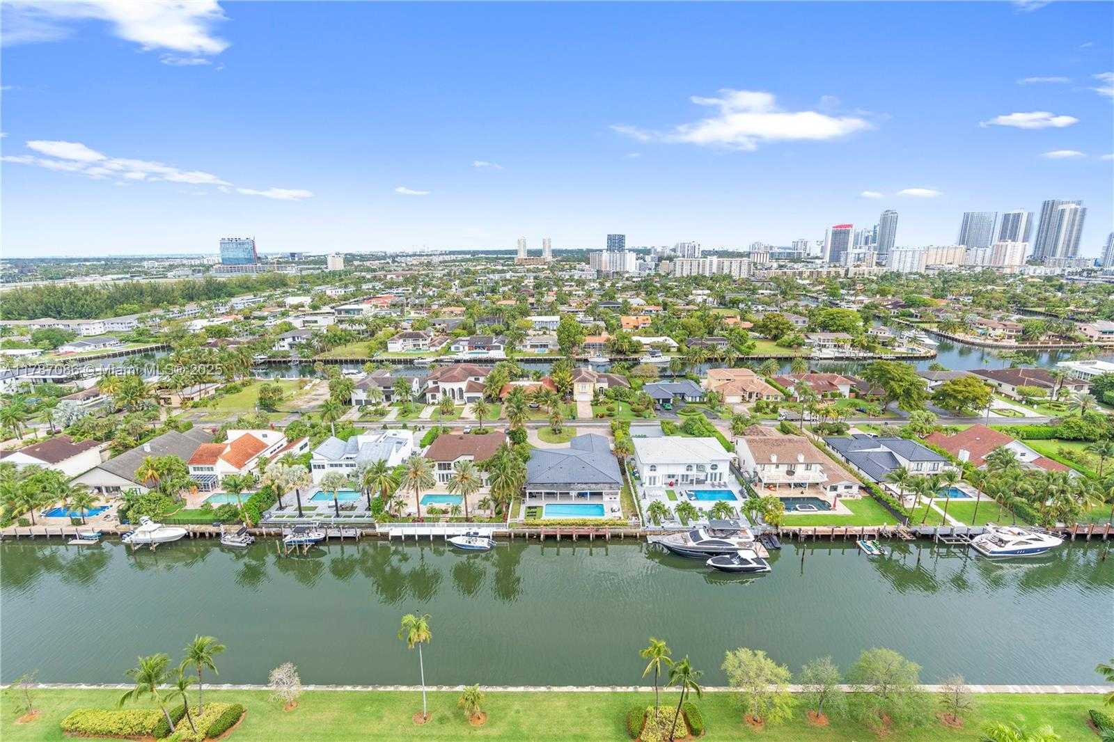 Small Image of 3600 YACHT CLUB DR #2001, Aventura Number 35