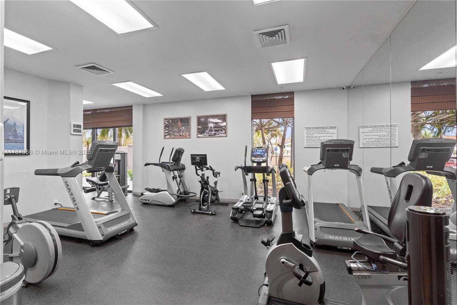 Small Image of 3600 YACHT CLUB DR #2001, Aventura Number 38