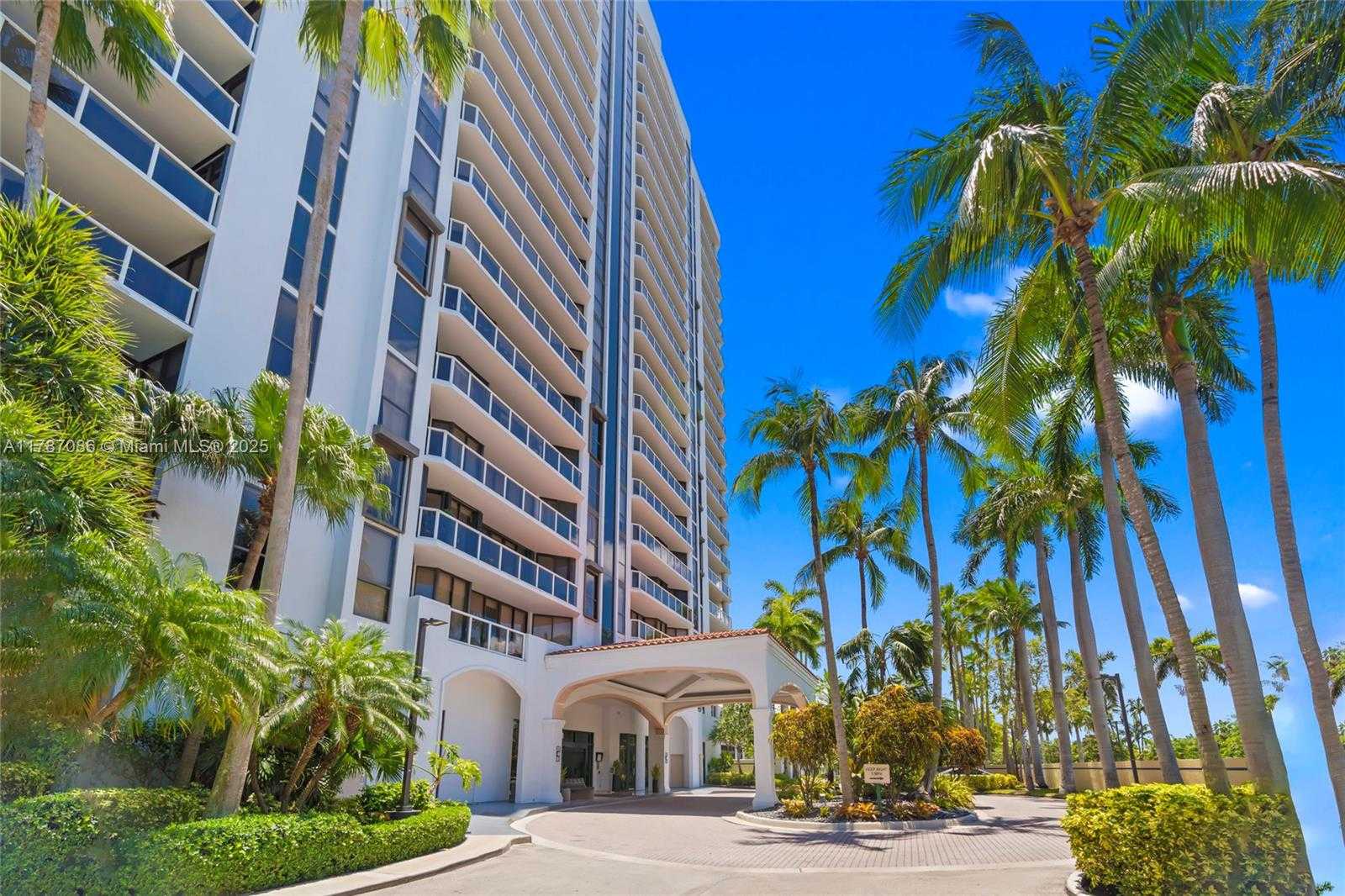 Small Image of 3600 YACHT CLUB DR #2001, Aventura Number 44