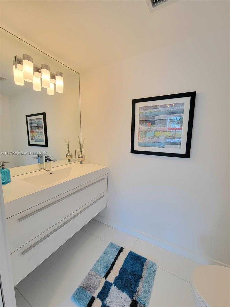 Small Image of 90 ALTON RD #TH-1, Miami Beach Number 10