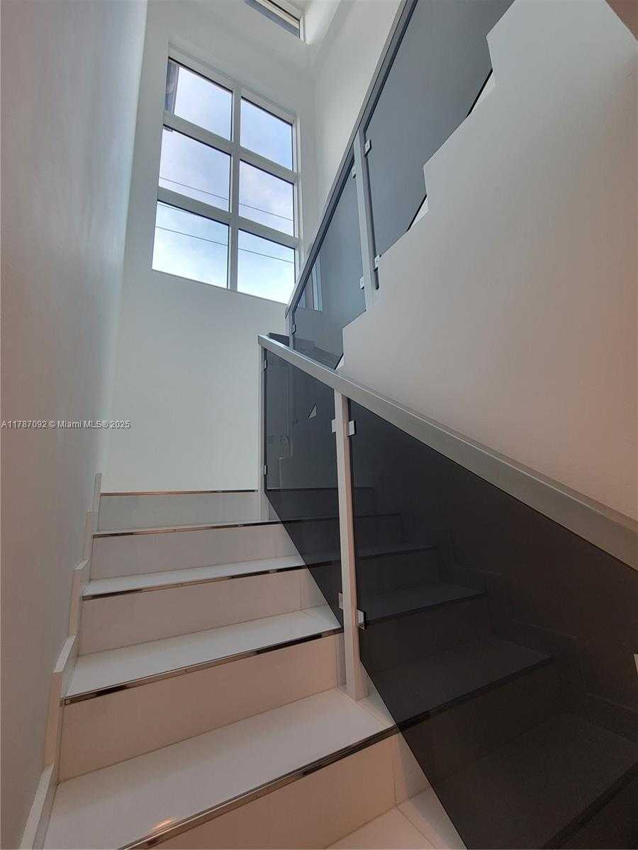 Small Image of 90 ALTON RD #TH-1, Miami Beach Number 12
