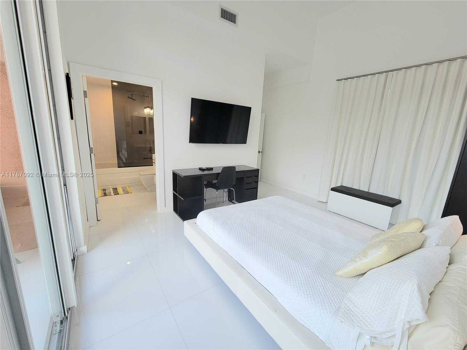 Small Image of 90 ALTON RD #TH-1, Miami Beach Number 18