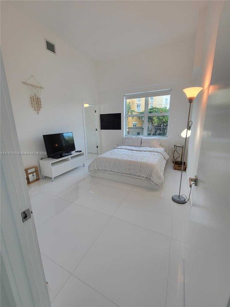Small Image of 90 ALTON RD #TH-1, Miami Beach Number 24