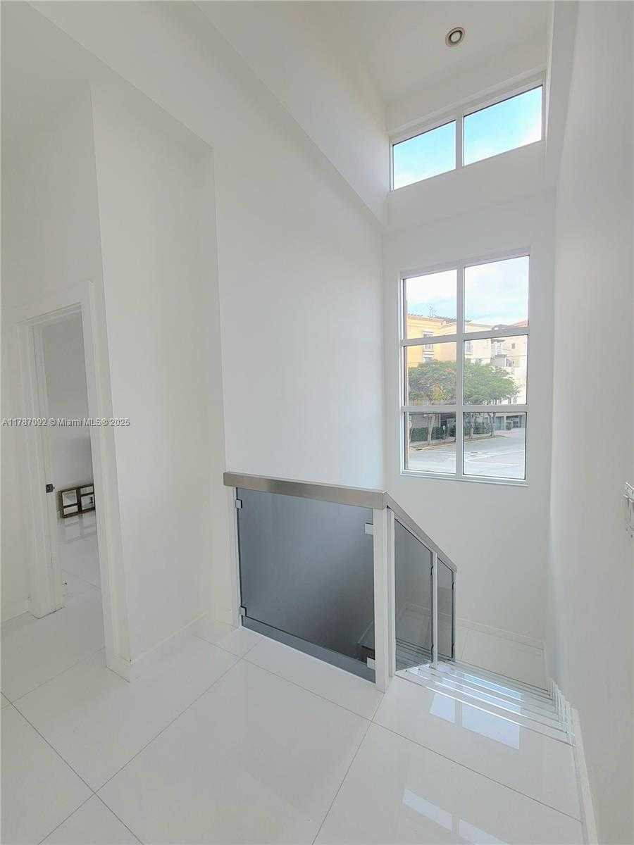 Small Image of 90 ALTON RD #TH-1, Miami Beach Number 26