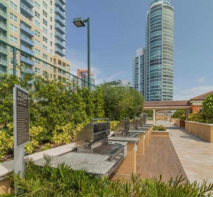 Small Image of 90 ALTON RD #TH-1, Miami Beach Number 31
