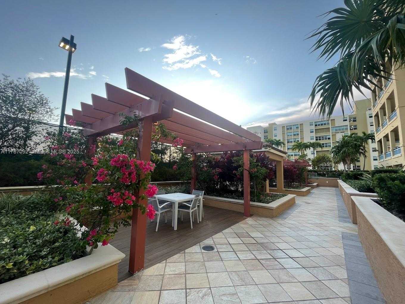 Small Image of 90 ALTON RD #TH-1, Miami Beach Number 34