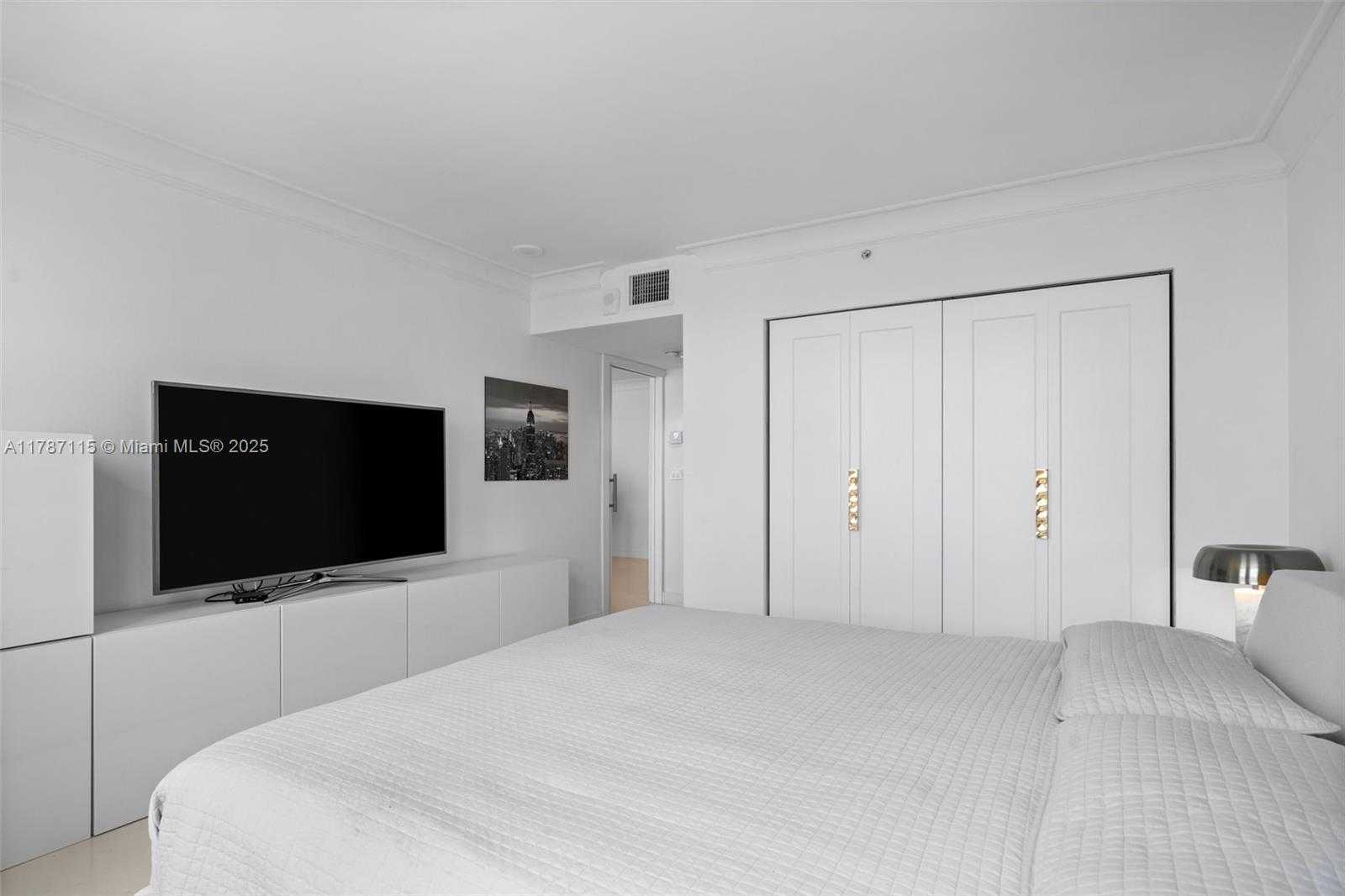 Small Image of 90 ALTON RD #907, Miami Beach Number 5