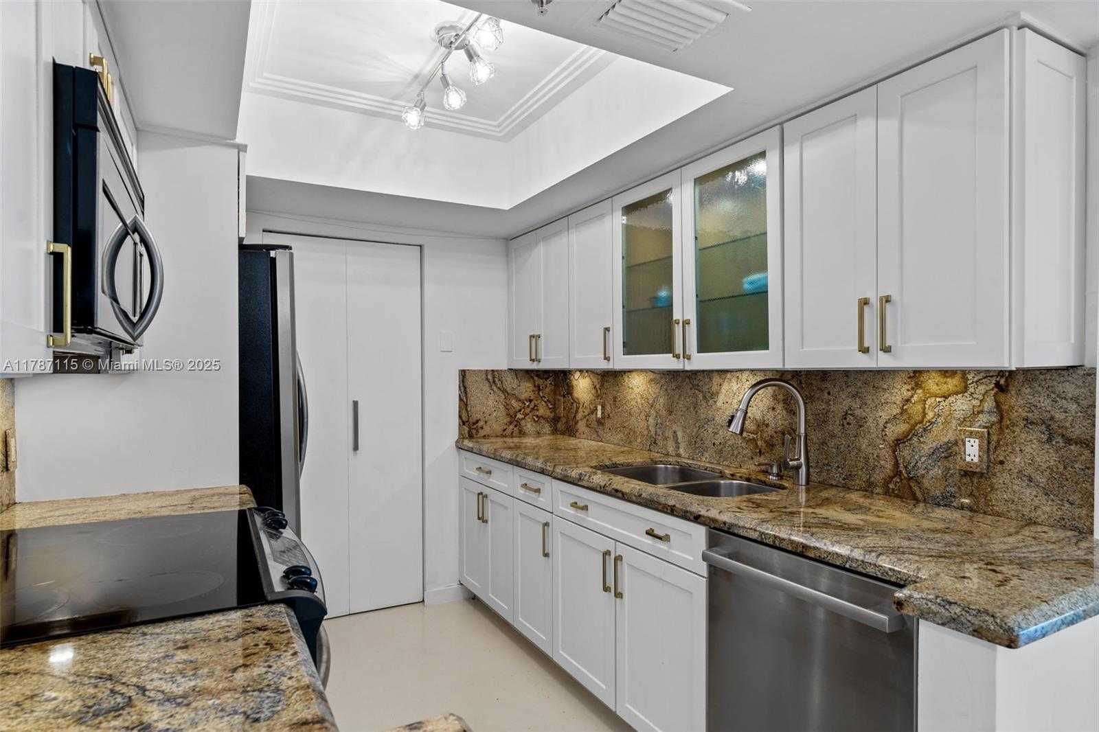 Small Image of 90 ALTON RD #907, Miami Beach Number 8