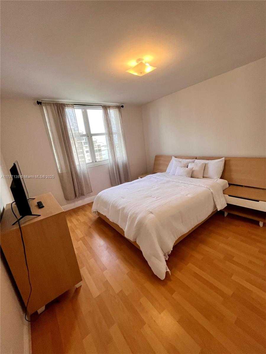 Small Image of 770 CLAUGHTON ISLAND DR #1405, Miami Number 14