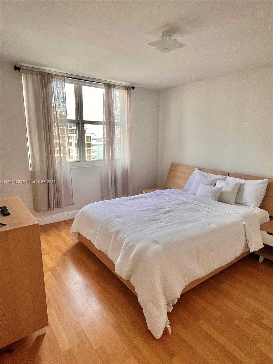 Small Image of 770 CLAUGHTON ISLAND DR #1405, Miami Number 15