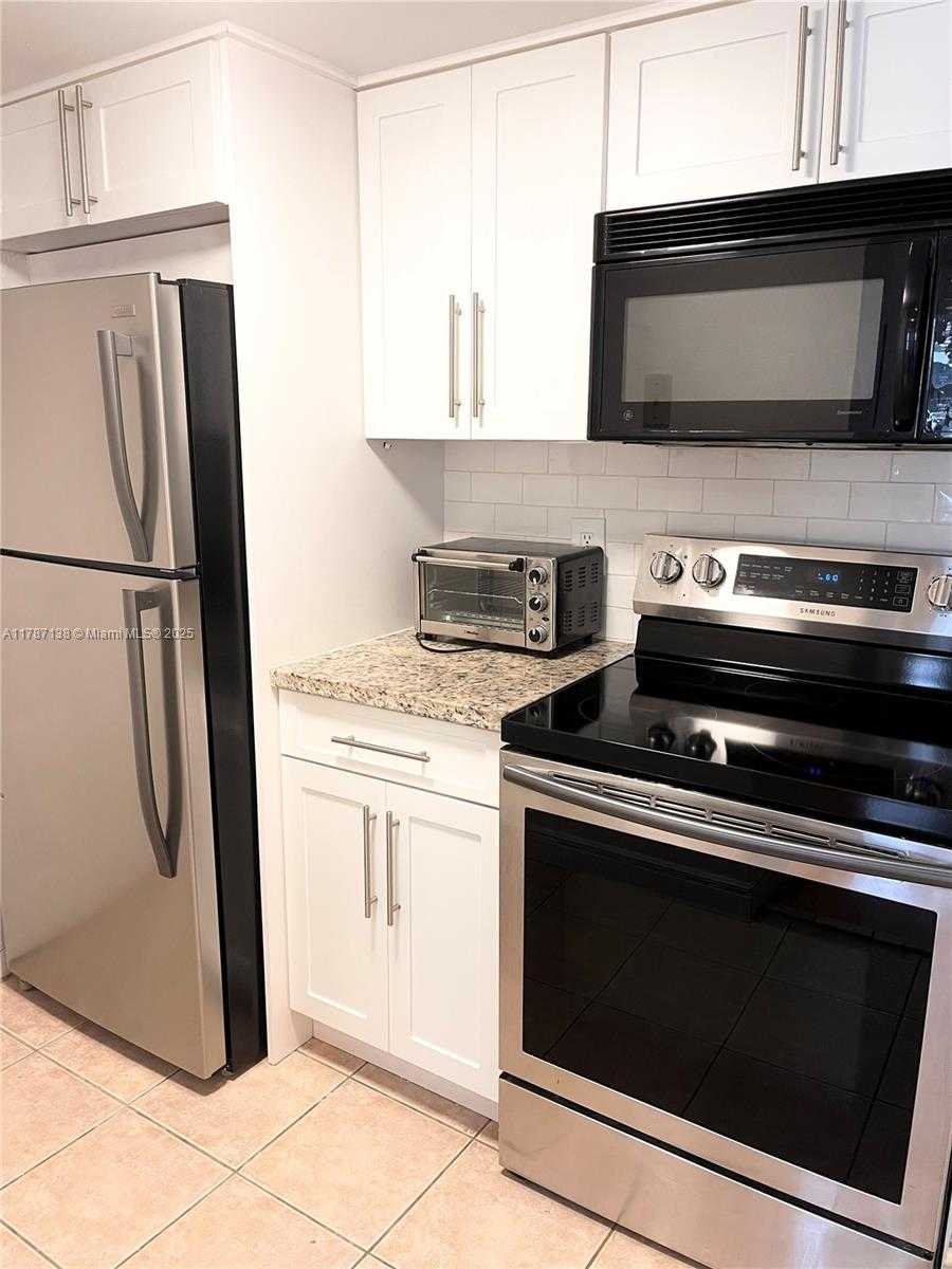 Small Image of 770 CLAUGHTON ISLAND DR #1405, Miami Number 17