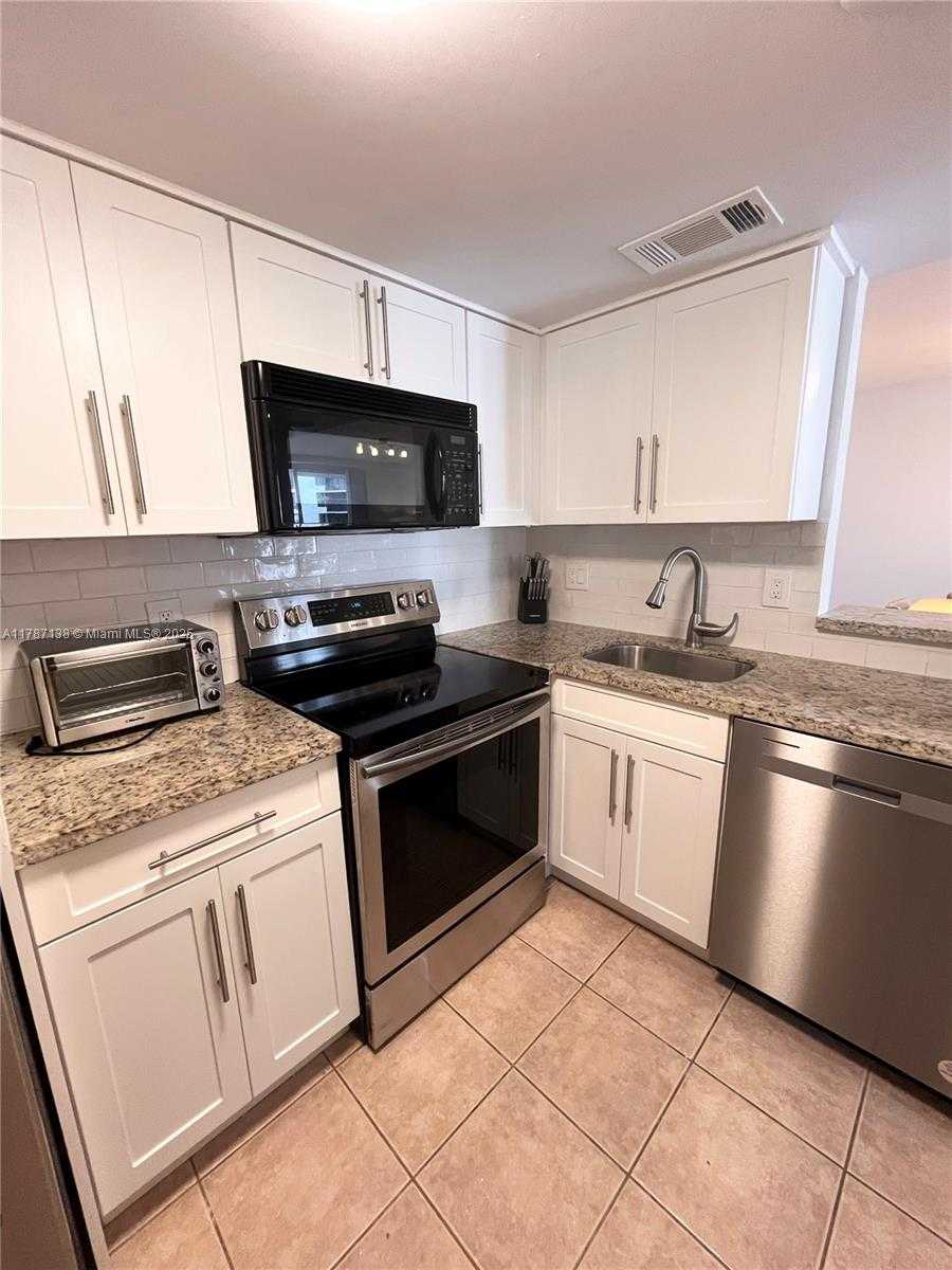 Small Image of 770 CLAUGHTON ISLAND DR #1405, Miami Number 18