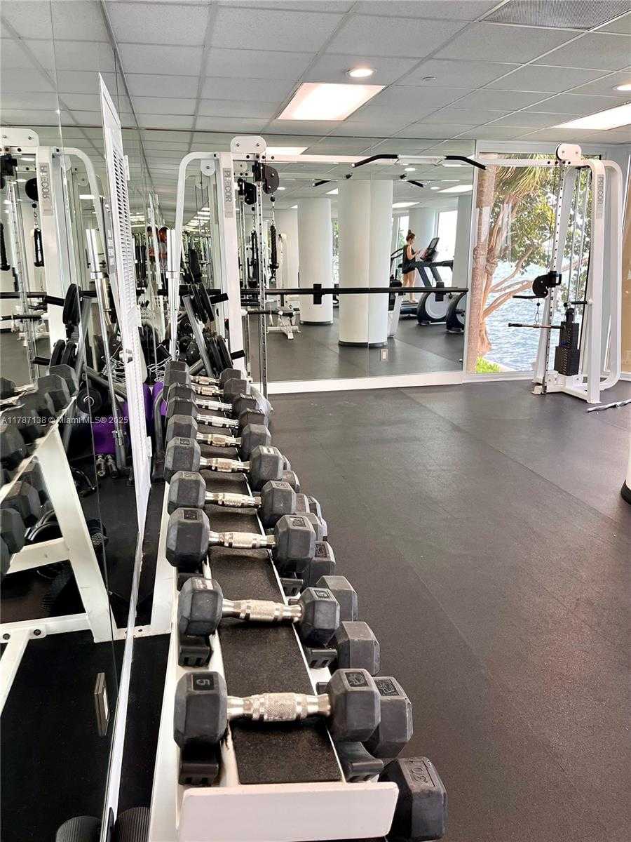 Small Image of 770 CLAUGHTON ISLAND DR #1405, Miami Number 21