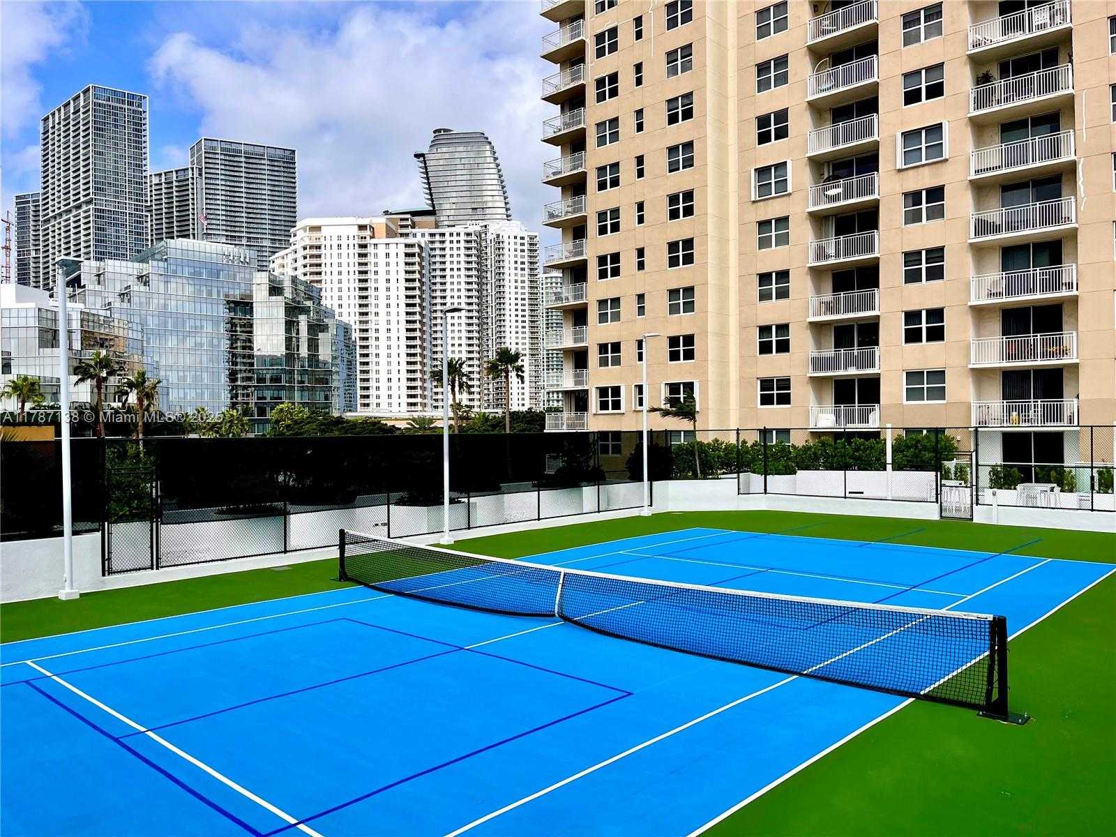 Small Image of 770 CLAUGHTON ISLAND DR #1405, Miami Number 24