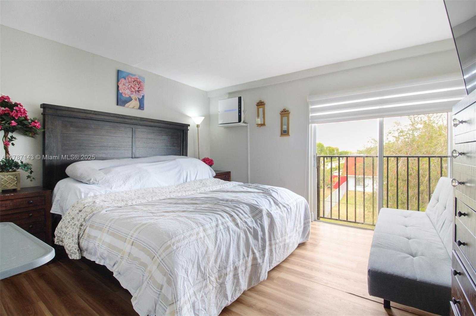 Small Image of 301 NORTH WEST 109TH AVE #201, Miami Number 17