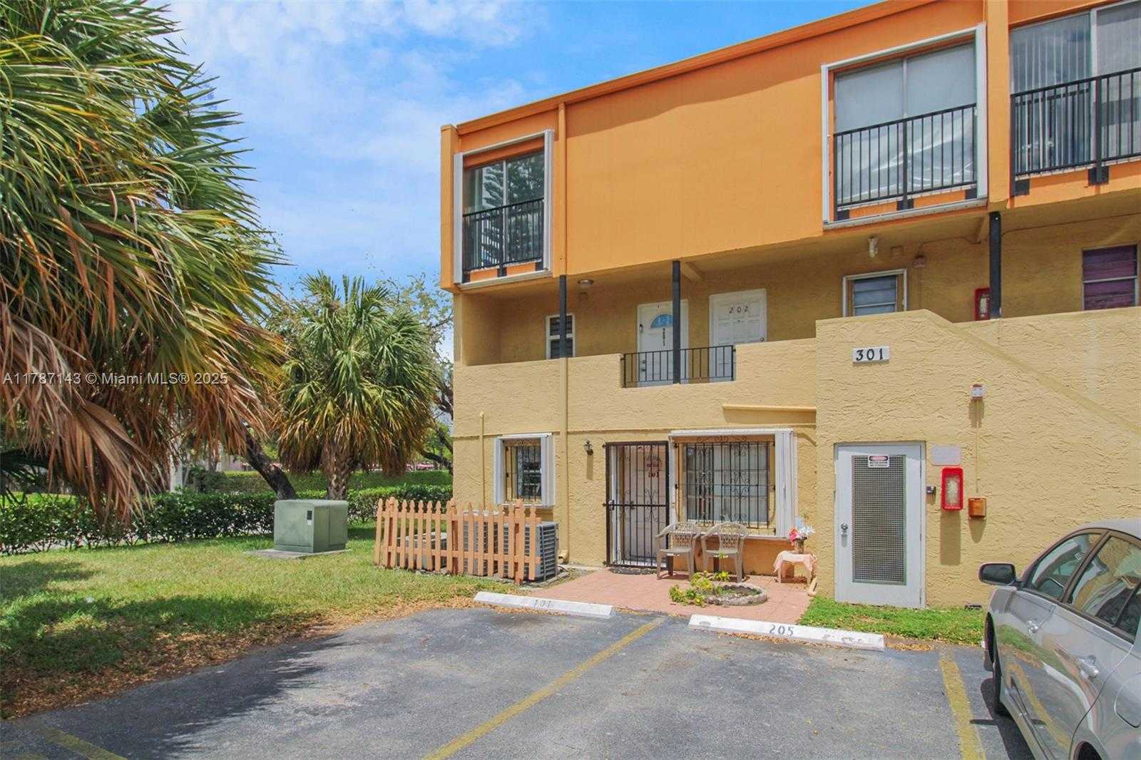 Small Image of 301 NORTH WEST 109TH AVE #201, Miami Number 2