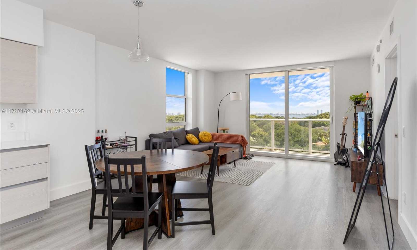 Small Image of 4250 BISCAYNE BLVD #709, Miami Number 3