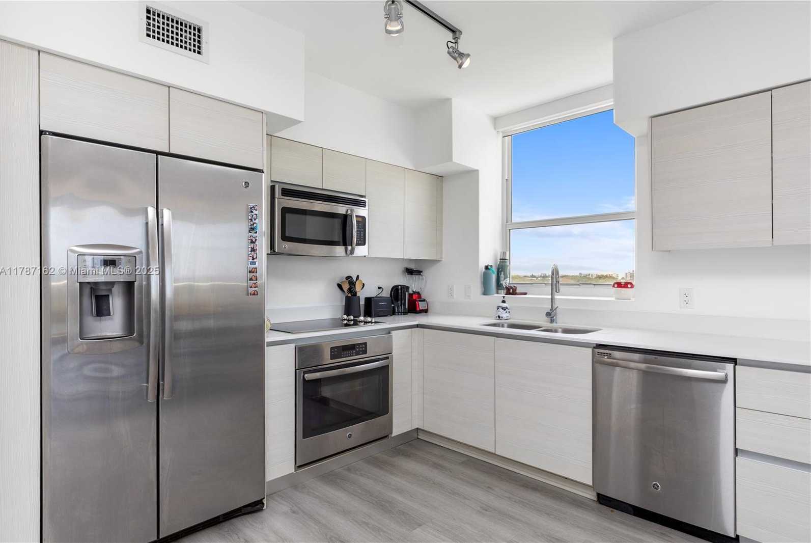 Small Image of 4250 BISCAYNE BLVD #709, Miami Number 4