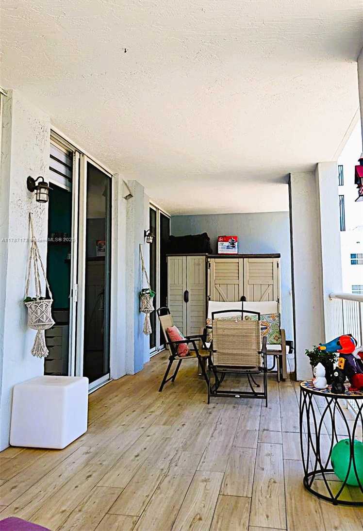 Small Image of 170 #2907, Miami Number 9