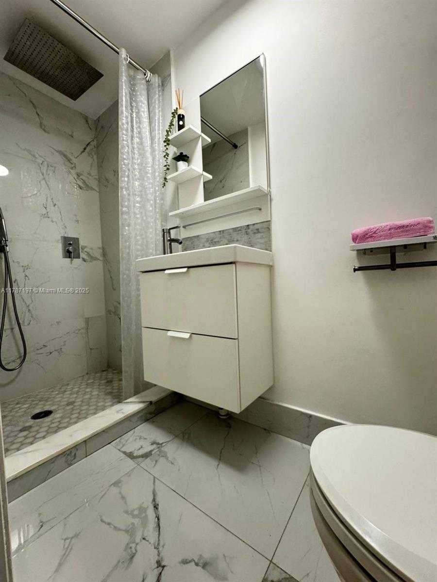 Small Image of 1001 THREE ISLANDS BLVD #331, Hallandale Beach Number 18