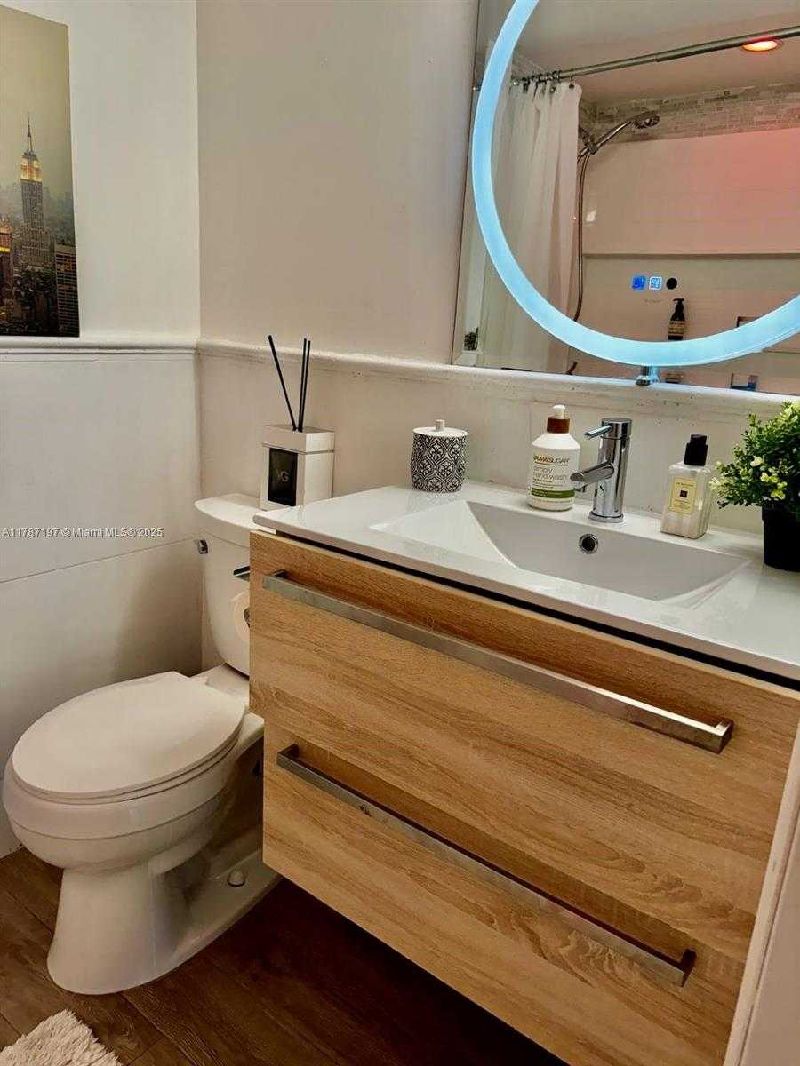 Small Image of 1001 THREE ISLANDS BLVD #331, Hallandale Beach Number 26