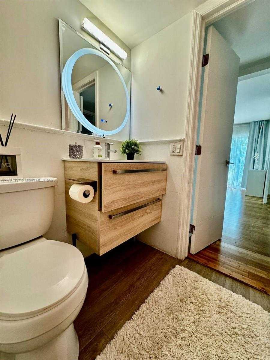 Small Image of 1001 THREE ISLANDS BLVD #331, Hallandale Beach Number 27