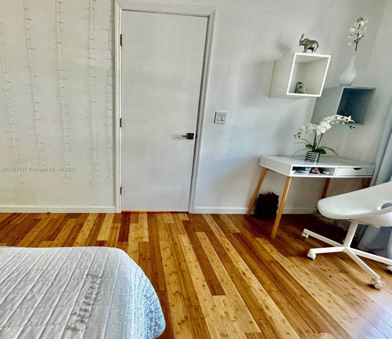 Small Image of 1001 THREE ISLANDS BLVD #331, Hallandale Beach Number 35