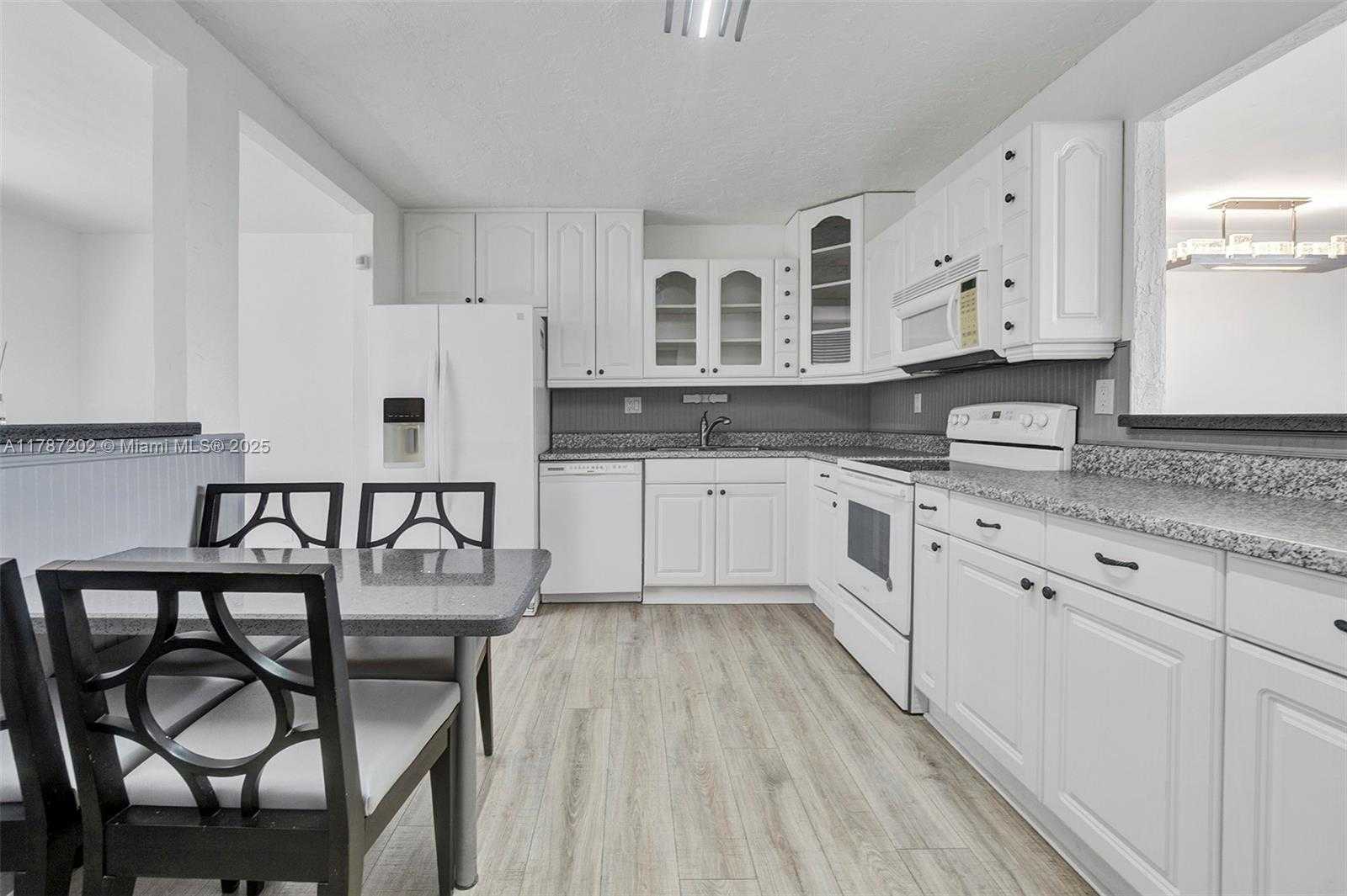 Small Image of 20401 NORTH EAST 30TH AVE #414-8, Aventura Number 10