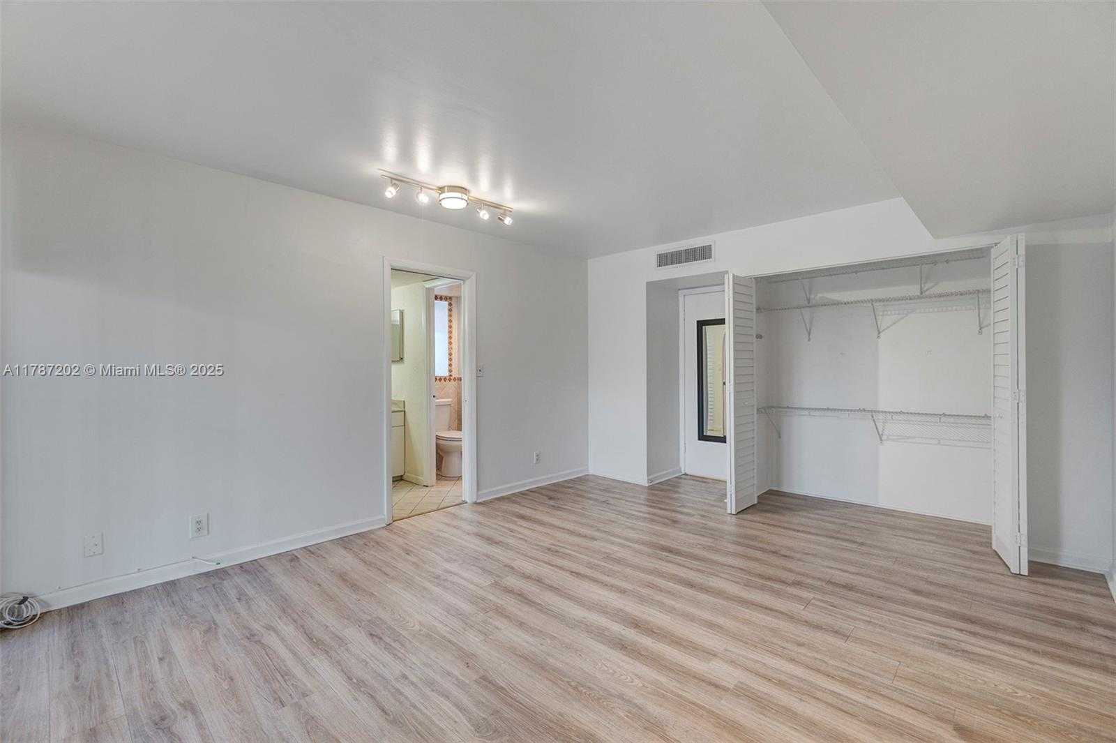 Small Image of 20401 NORTH EAST 30TH AVE #414-8, Aventura Number 16
