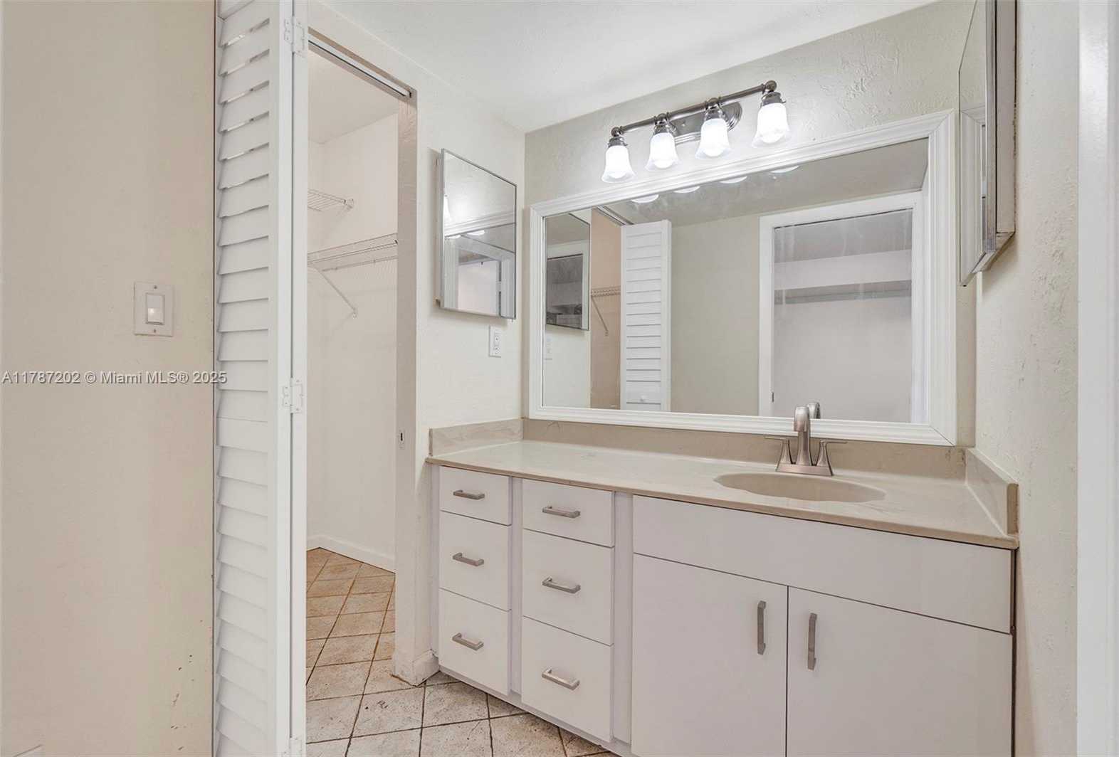 Small Image of 20401 NORTH EAST 30TH AVE #414-8, Aventura Number 17