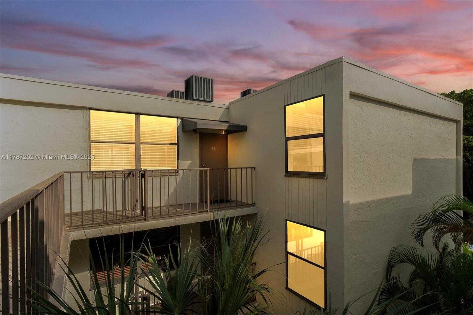 Small Image of 20401 NORTH EAST 30TH AVE #414-8, Aventura Number 2