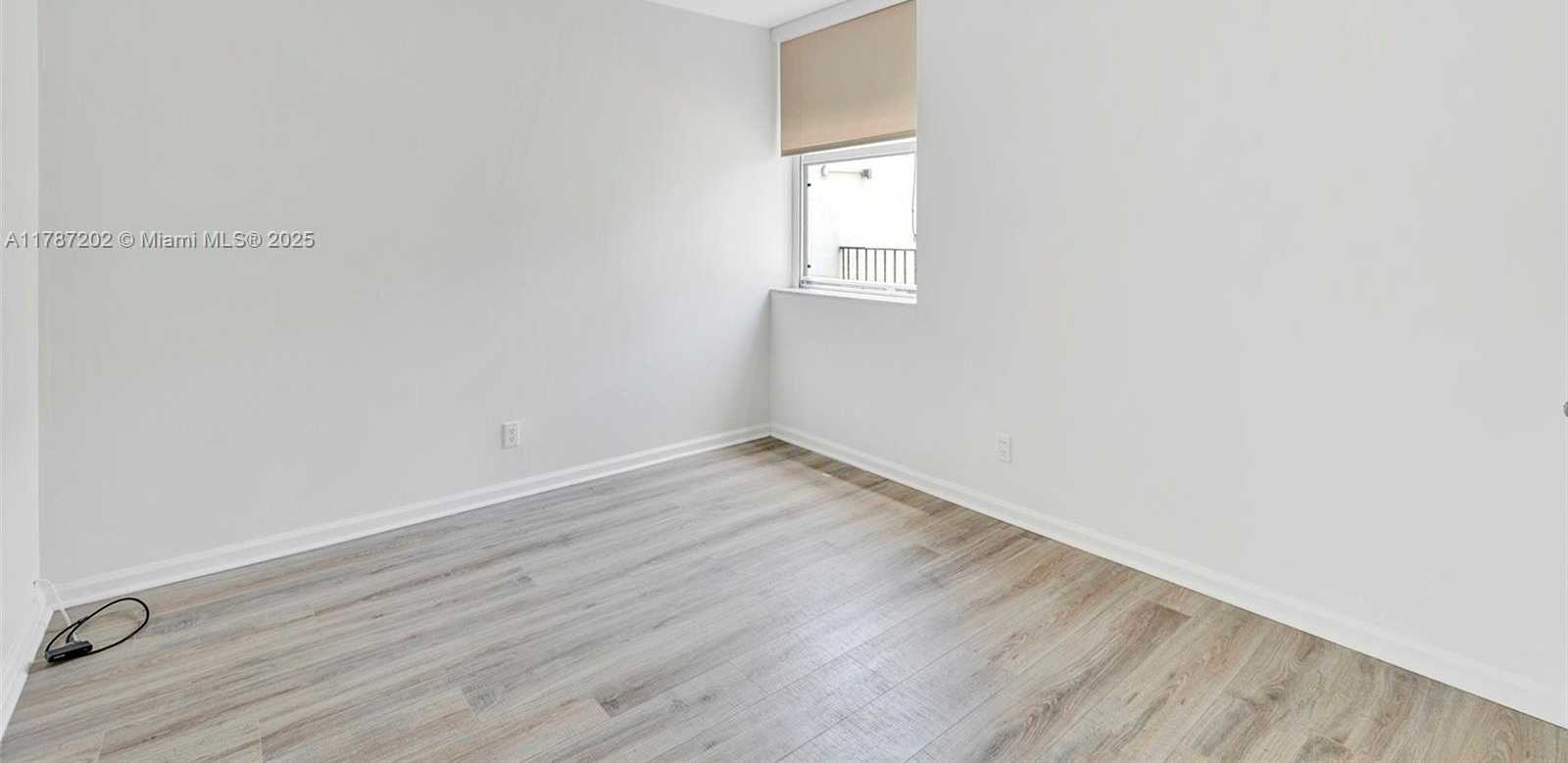 Small Image of 20401 NORTH EAST 30TH AVE #414-8, Aventura Number 24