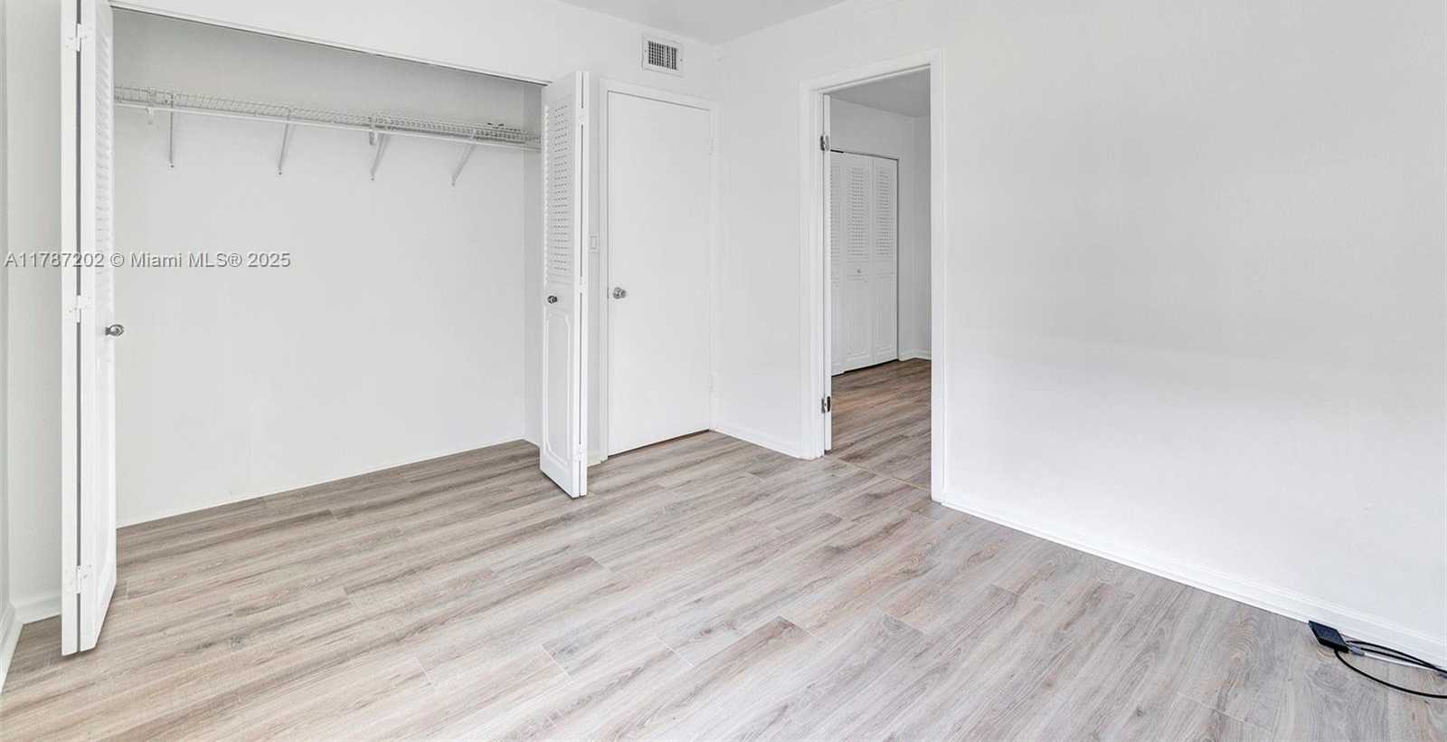 Small Image of 20401 NORTH EAST 30TH AVE #414-8, Aventura Number 25